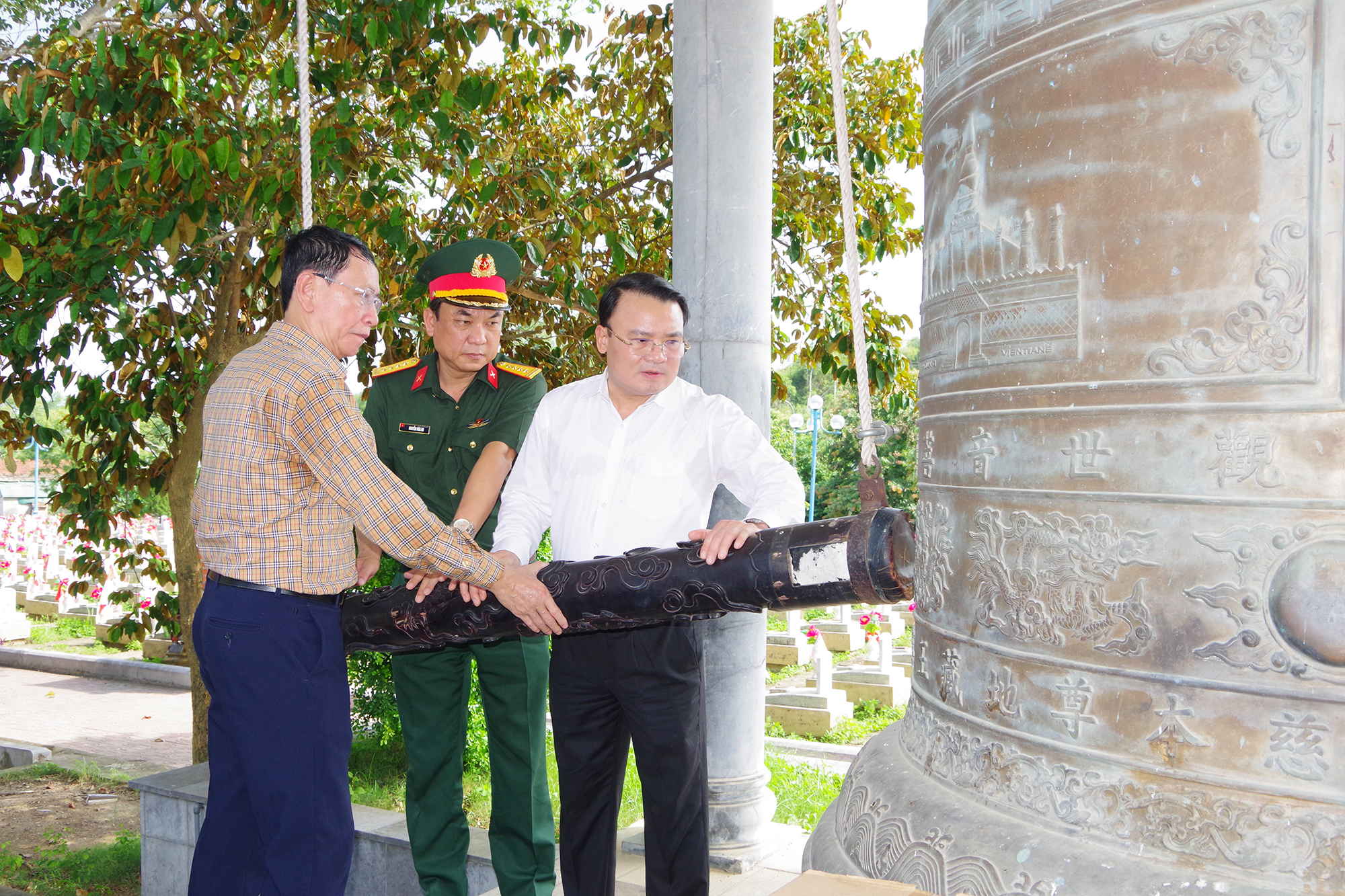 Anh-tin-bai
